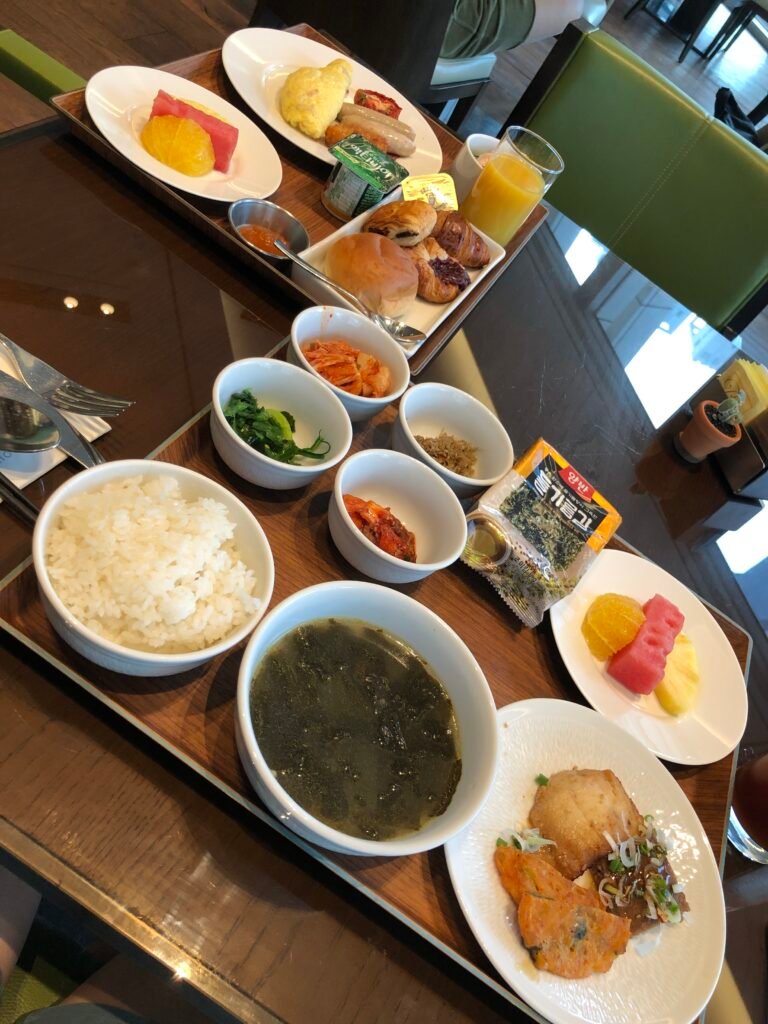 Korean and Western breakfast sets at MoMo Café
