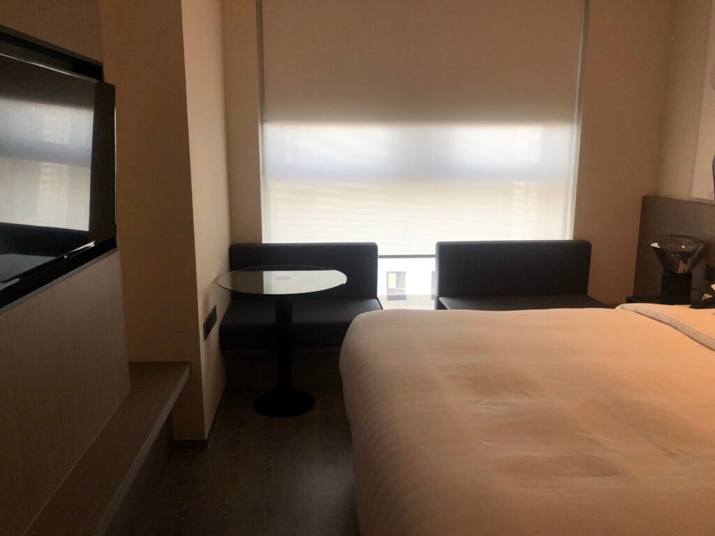 King guest room at Fairfield by Marriott Seoul with bed and small coffee table