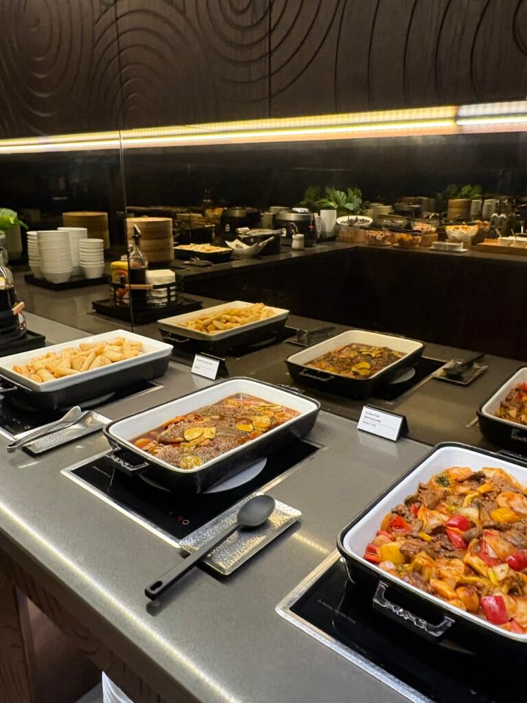 Hot food buffet during Evening Hors d’Oeuvres and Cocktails at THE PLAZA Seoul