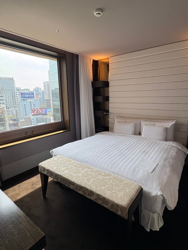 King bedroom in a Premier Suite at THE PLAZA Seoul