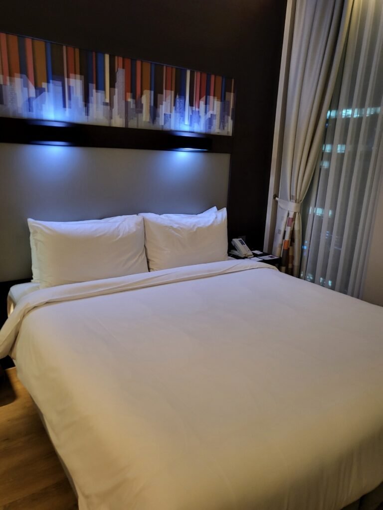 Extra-wide Hollywood-style bed in a Chic Urban room at Aloft Seoul Gangnam