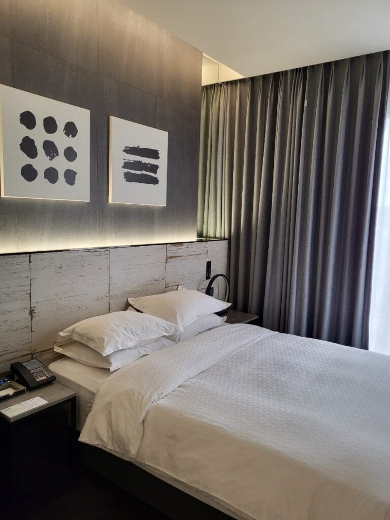 Premier-style corner king room at Four Points Seoul Gangnam in 2024
