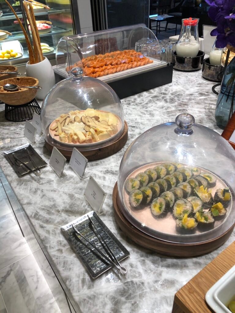 Large futomaki-style breakfast rolls at Club InterContinental Seoul Parnas