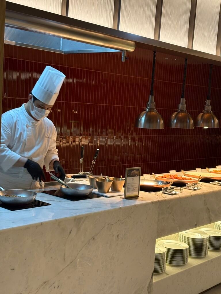 Executive lounge at The Westin Seoul Parnas during evening service