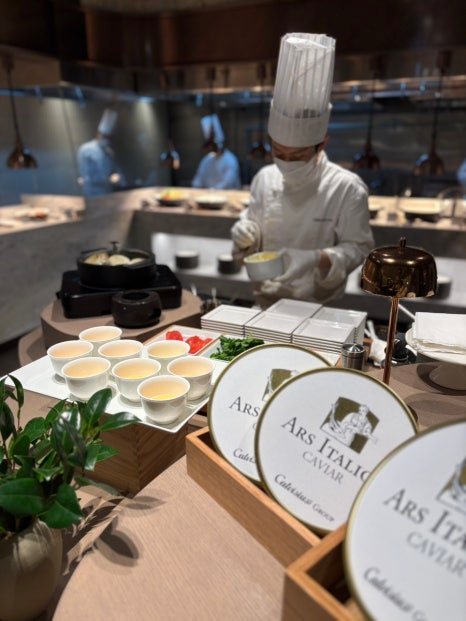 Breakfast buffet and live cooking stations at ON:TABLE in The Westin Seoul Parnas
