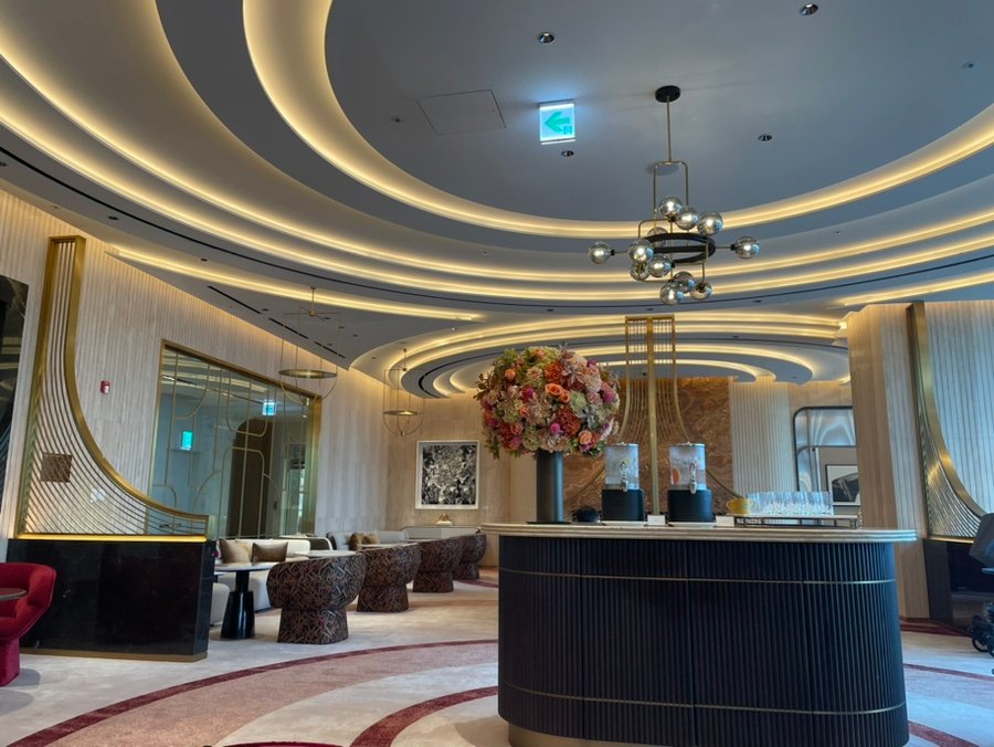 Grand Reception lobby on the 25th floor of Josun Palace Seoul