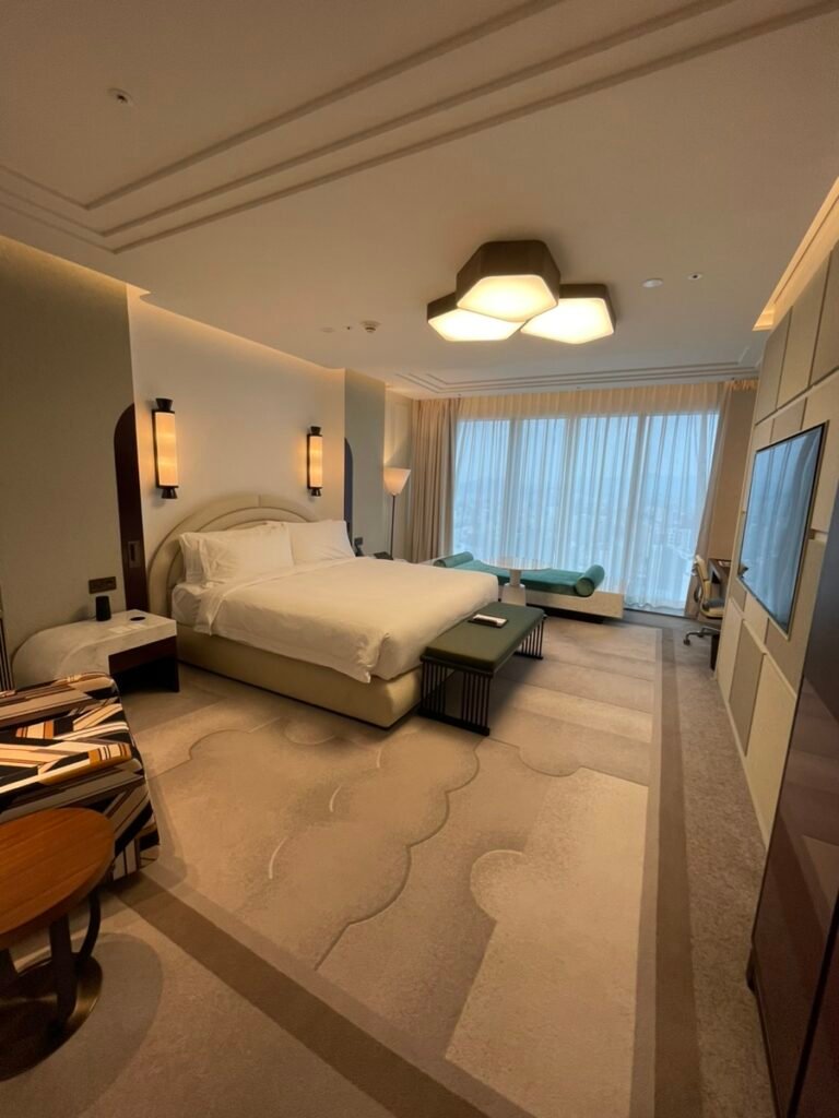 Grand Masters Room with king bed and seating area at Josun Palace Seoul