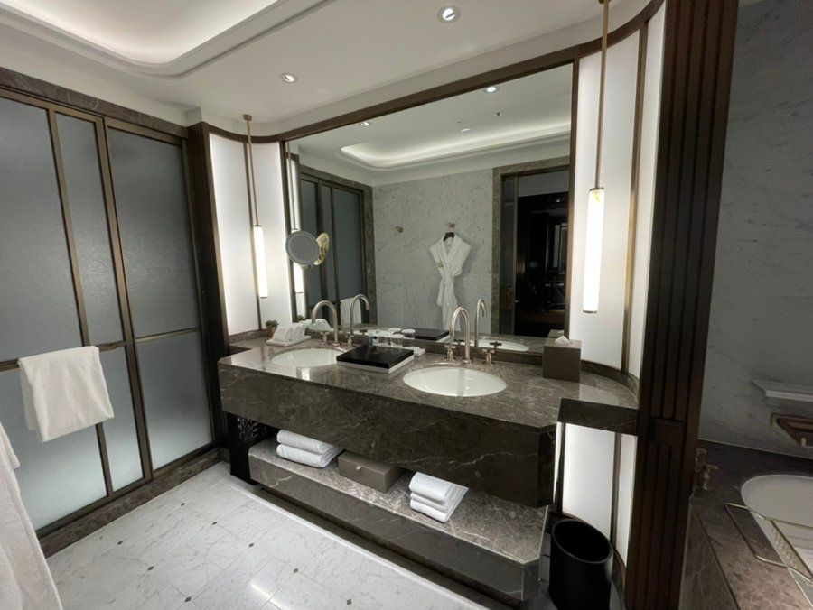 Large marble bathroom in a Grand Masters Room at Josun Palace Seoul