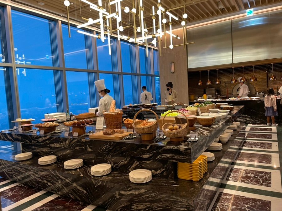 Breakfast buffet stations at Constans in Josun Palace Seoul