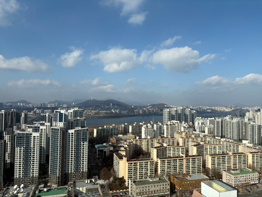 Daytime Han River and Namsan view from JW Marriott Seoul