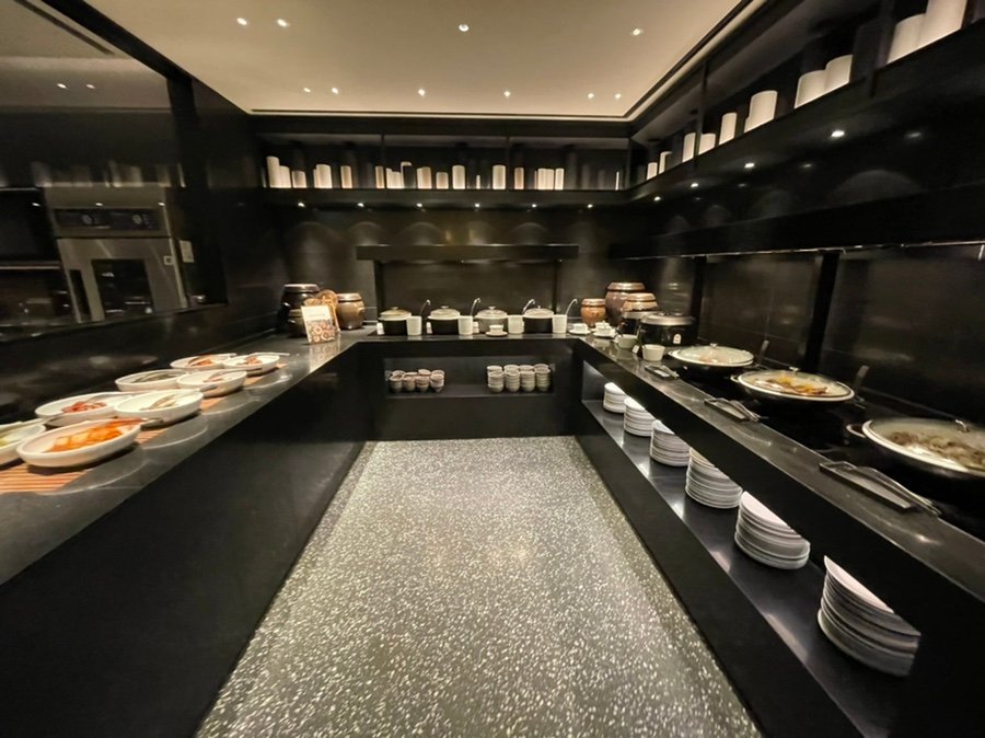 Breakfast buffet counter at Flavors in JW Marriott Seoul
