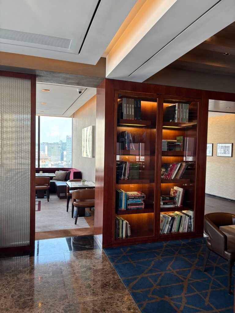 High-floor seating and city view in The Westin Club at The Westin Josun Seoul