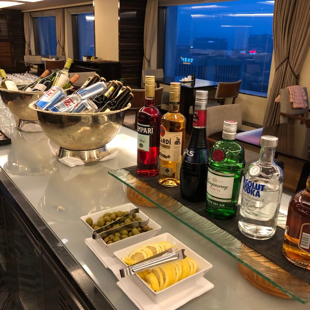 Main Tower Club Lounge happy hour at Lotte Hotel Seoul