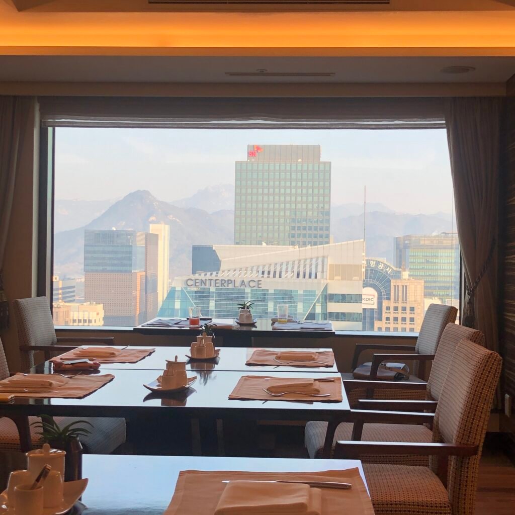 Breakfast beside the window in the Main Tower Club Lounge