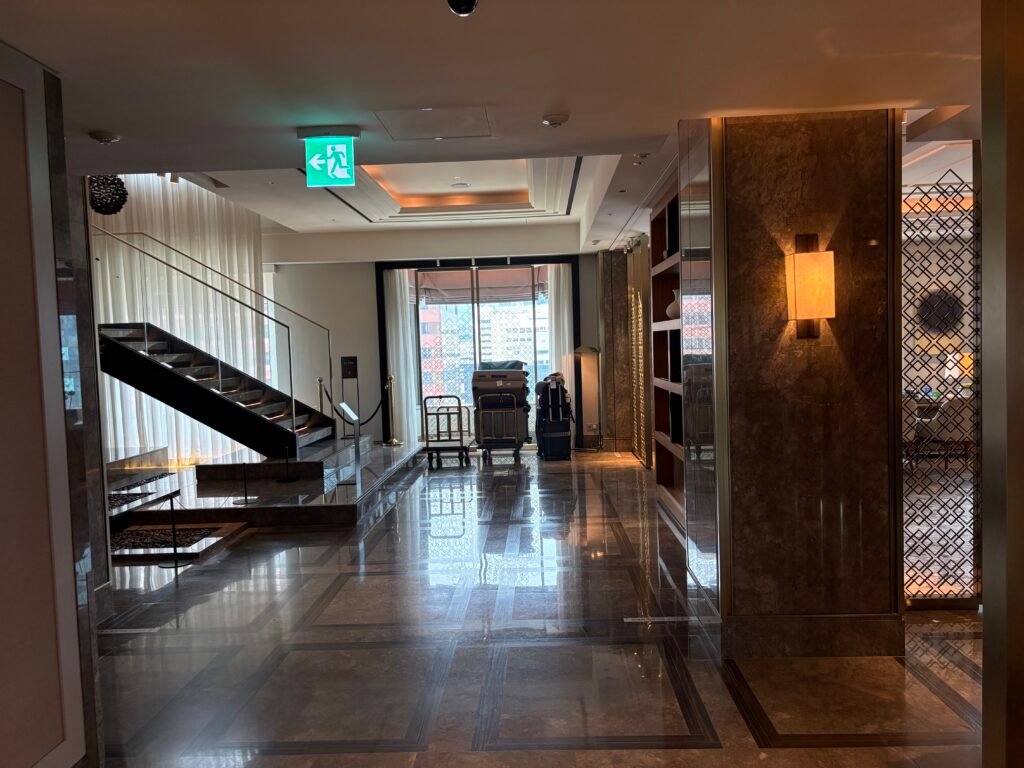 Executive Tower lobby on the 15th floor of Lotte Hotel Seoul