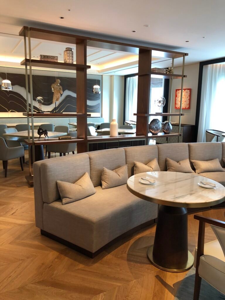 Seating inside Le Salon at Lotte Hotel Seoul Executive Tower