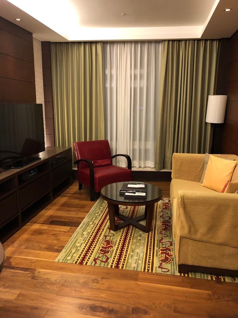 Living room in a one-bedroom suite at Marriott Executive Apartments Seoul