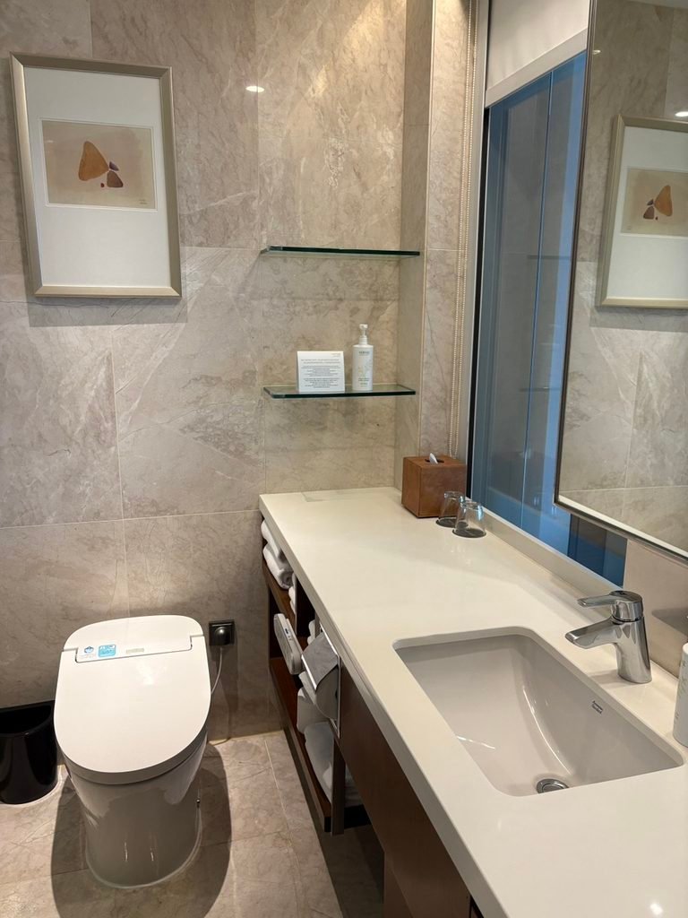 Marble bathroom at Courtyard Seoul Times Square