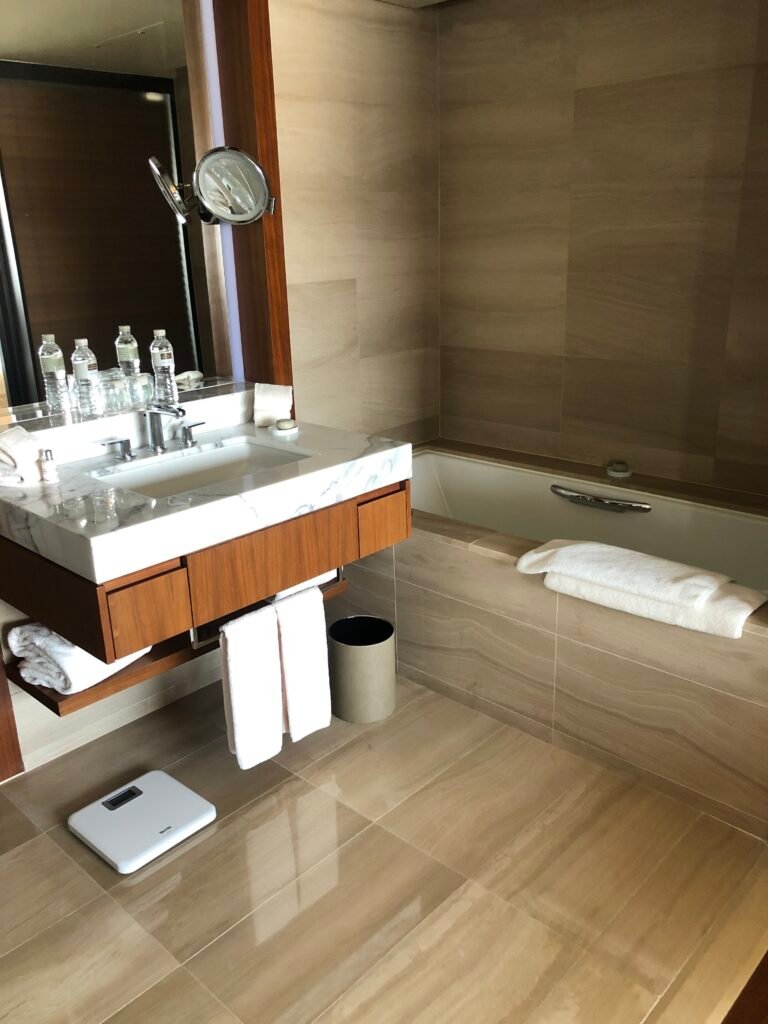 Bathroom with bathtub in an Executive Business Deluxe room at The Shilla Seoul
