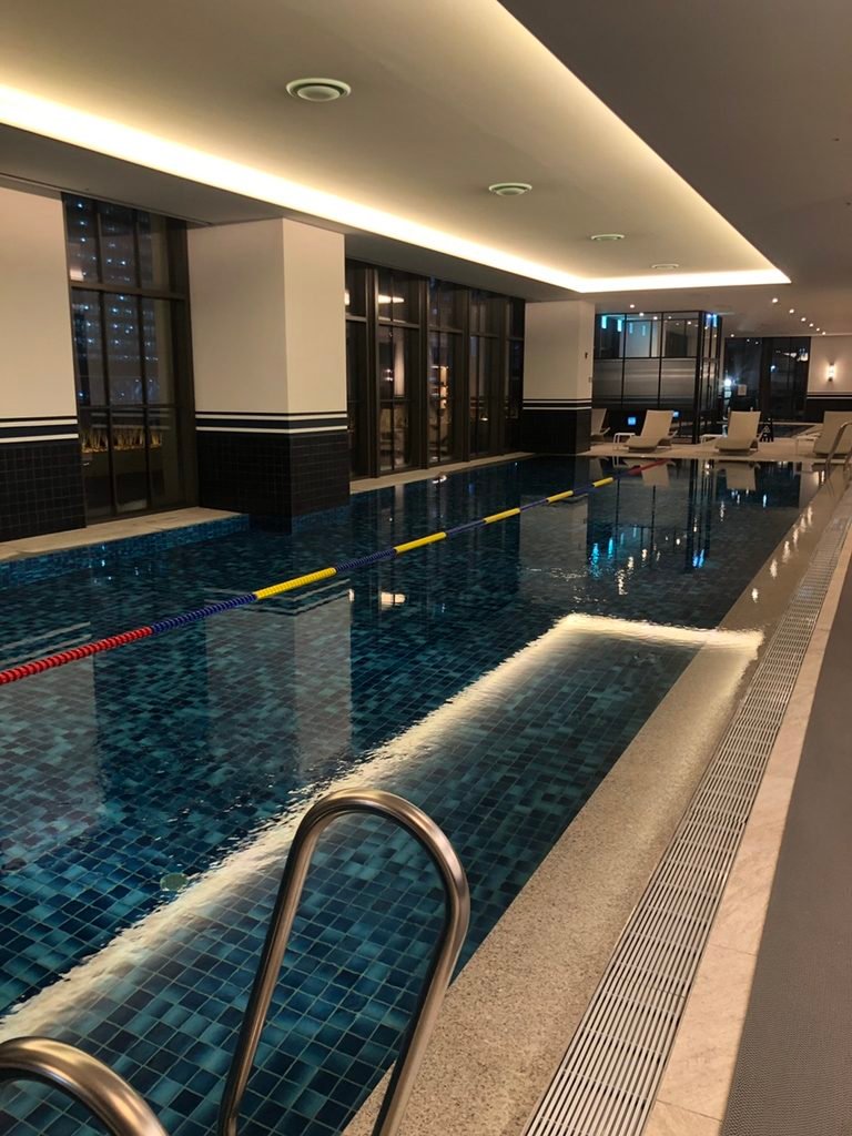 Indoor swimming pool at GRAVITY Josun Seoul Pangyo