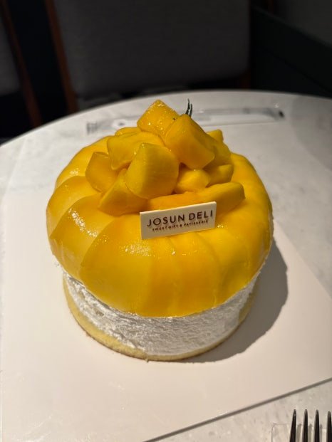 Mango cake from Josun Deli at GRAVITY Josun Seoul Pangyo