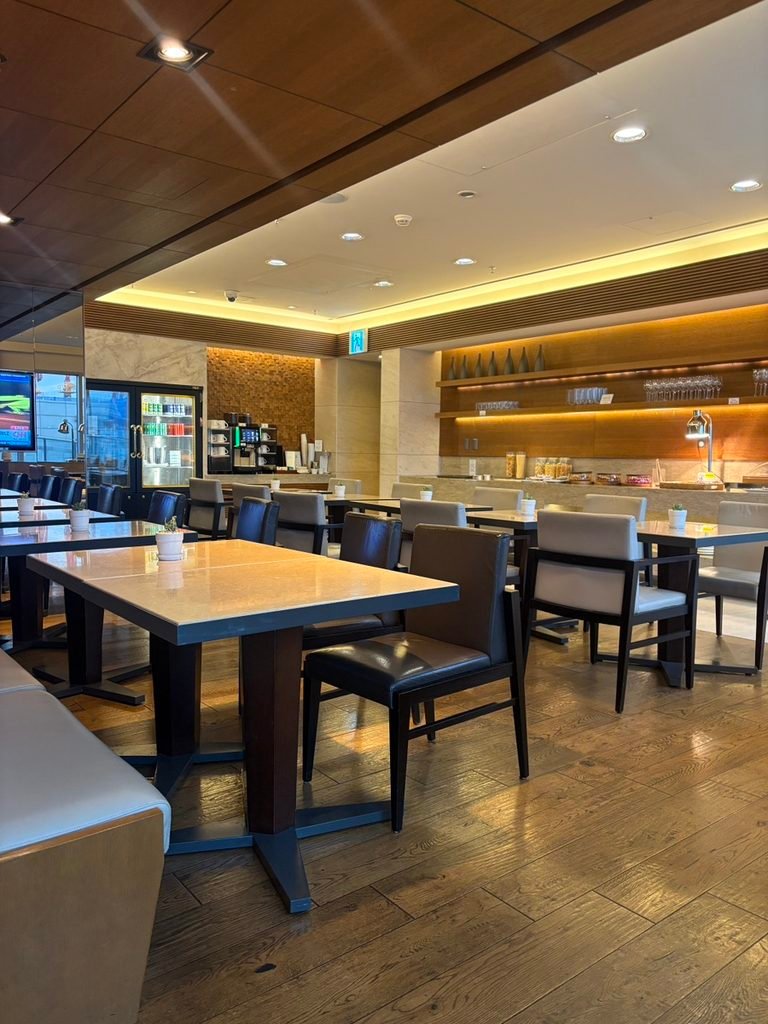 Executive Lounge interior at Courtyard by Marriott Seoul Pangyo