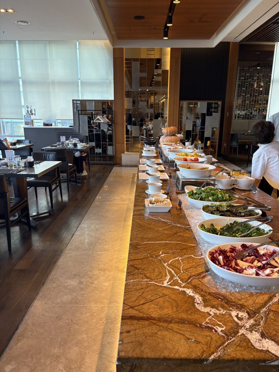 Large breakfast buffet at MoMo Café in Courtyard by Marriott Seoul Pangyo